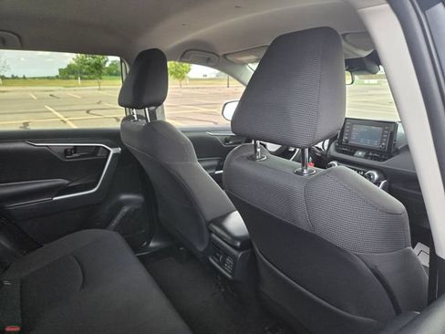 Used 2019 Toyota RAV4 LE w/ Carpet Mat Package AWD/4WD image 37