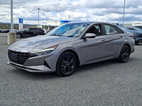 Used 2023 Hyundai Elantra SEL FWD image 3