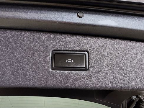 Used 2019 Volkswagen Tiguan SEL image 39