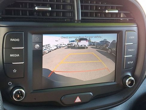 Certified 2022 Kia Soul LX w/ Technology Package image 18