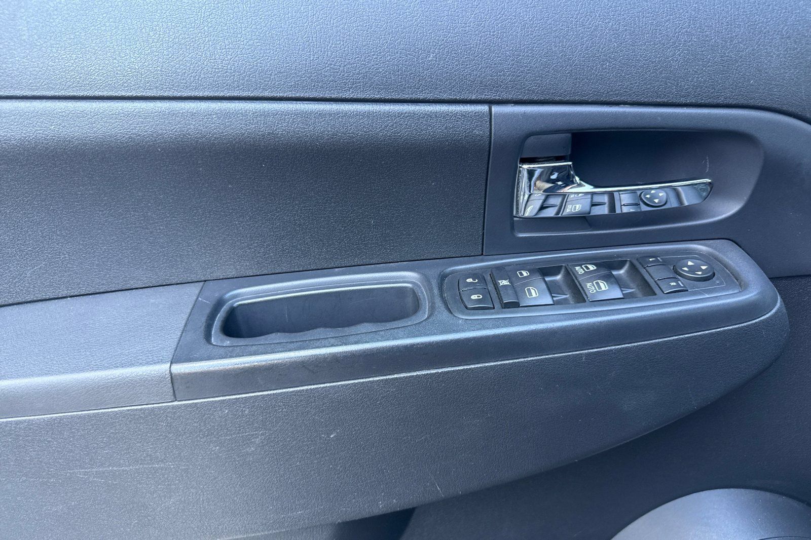 Used 2012 Jeep Liberty Sport AWD/4WD image 11