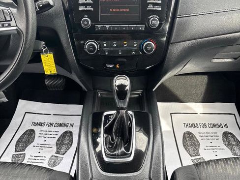 Used 2017 Nissan Rogue S image 20