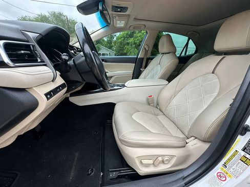 Used 2018 Toyota Camry XLE image 11