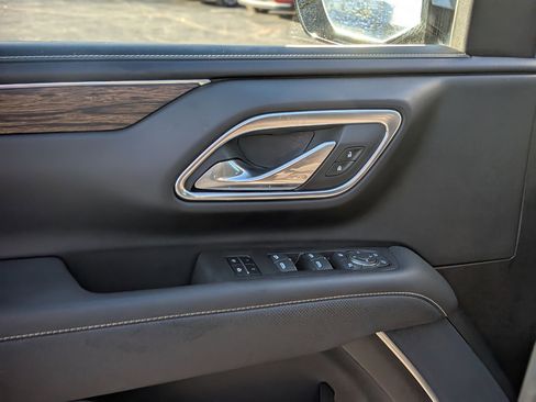 Used 2024 Chevrolet Suburban Premier image 15