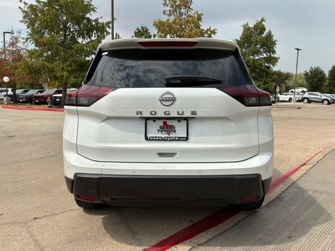 Used 2026 Nissan Rogue SV FWD image 7