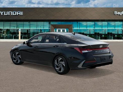 New 2026 Hyundai Elantra Limited FWD image 5