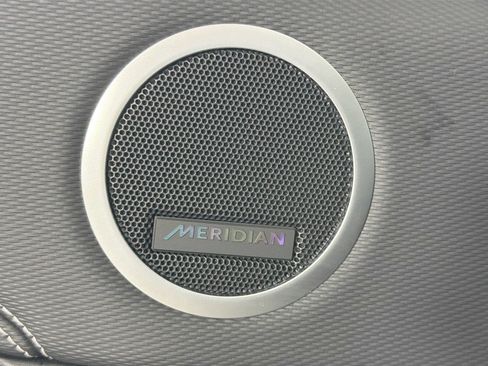 Certified 2024 Land Rover Discovery Dynamic SE image 20