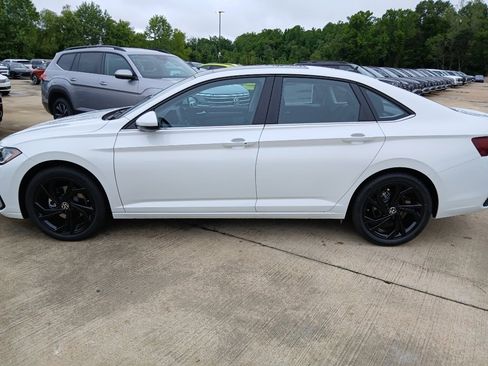 New 2026 Volkswagen Jetta SE FWD image 2