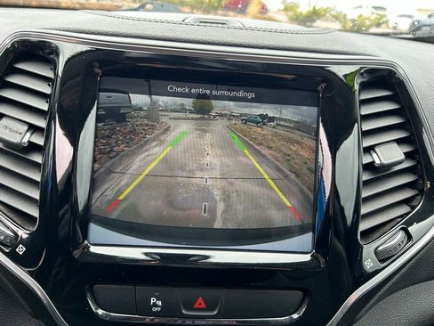 Used 2019 Jeep Cherokee Limited AWD/4WD image 15