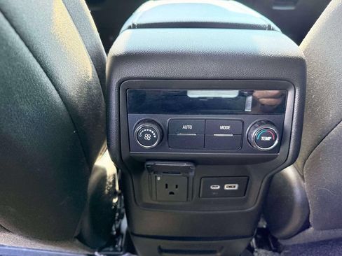 Used 2022 GMC Acadia SLE w/ Driver Convenience Package FWD image 13