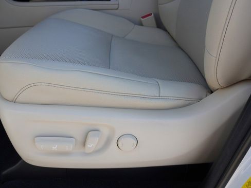 Used 2022 Lexus GX 460 Premium w/ Premium Package image 25