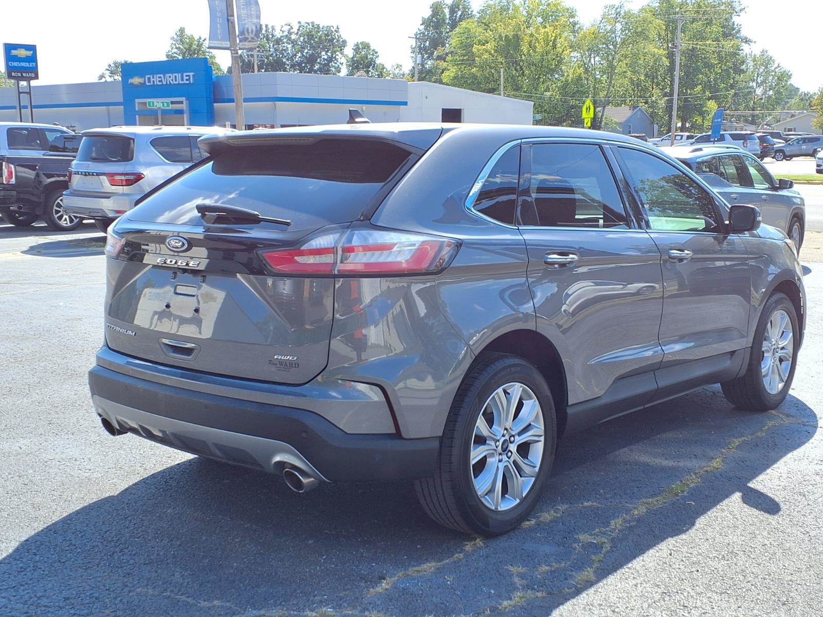 Used 2022 Ford Edge Titanium AWD/4WD image 2