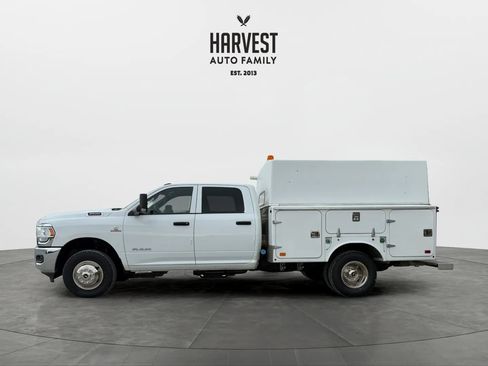 Used 2022 RAM 3500 Tradesman w/ Chrome Appearance Group AWD/4WD image 2
