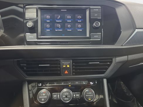 Used 2023 Volkswagen Jetta SE w/ Panoramic Sunroof Package FWD image 19