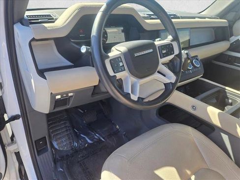 Used 2024 Land Rover Defender 90 S image 9