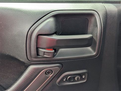 Used 2018 Jeep Wrangler Unlimited Sahara image 13