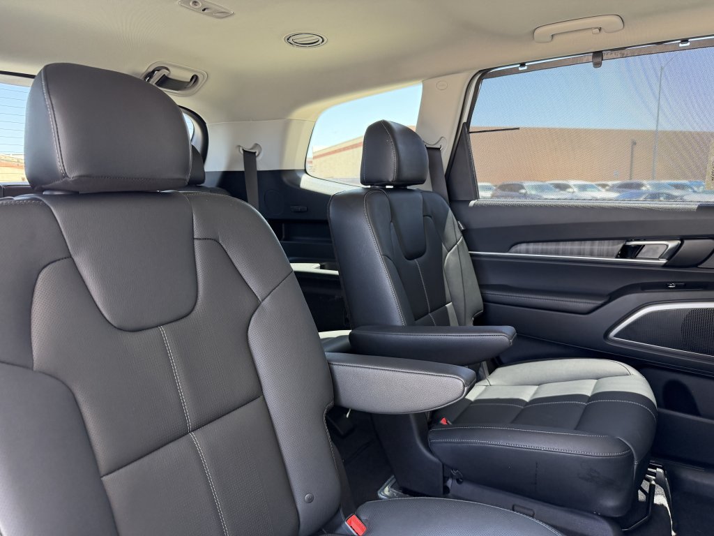 Used 2025 Kia Telluride EX w/ EX Captain's Chair Package FWD image 40