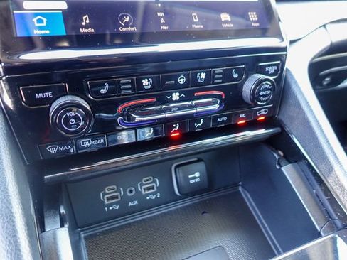 Used 2023 Jeep Grand Cherokee Limited w/ Luxury Tech Group II AWD/4WD image 18