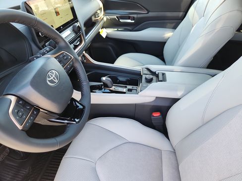 New 2026 Toyota Grand Highlander Hybrid MAX Limited image 7