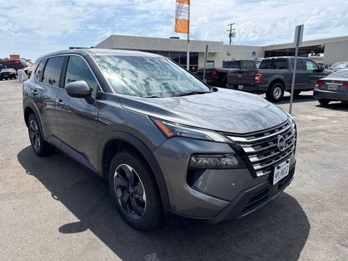 Used 2025 Nissan Rogue SV FWD image 8