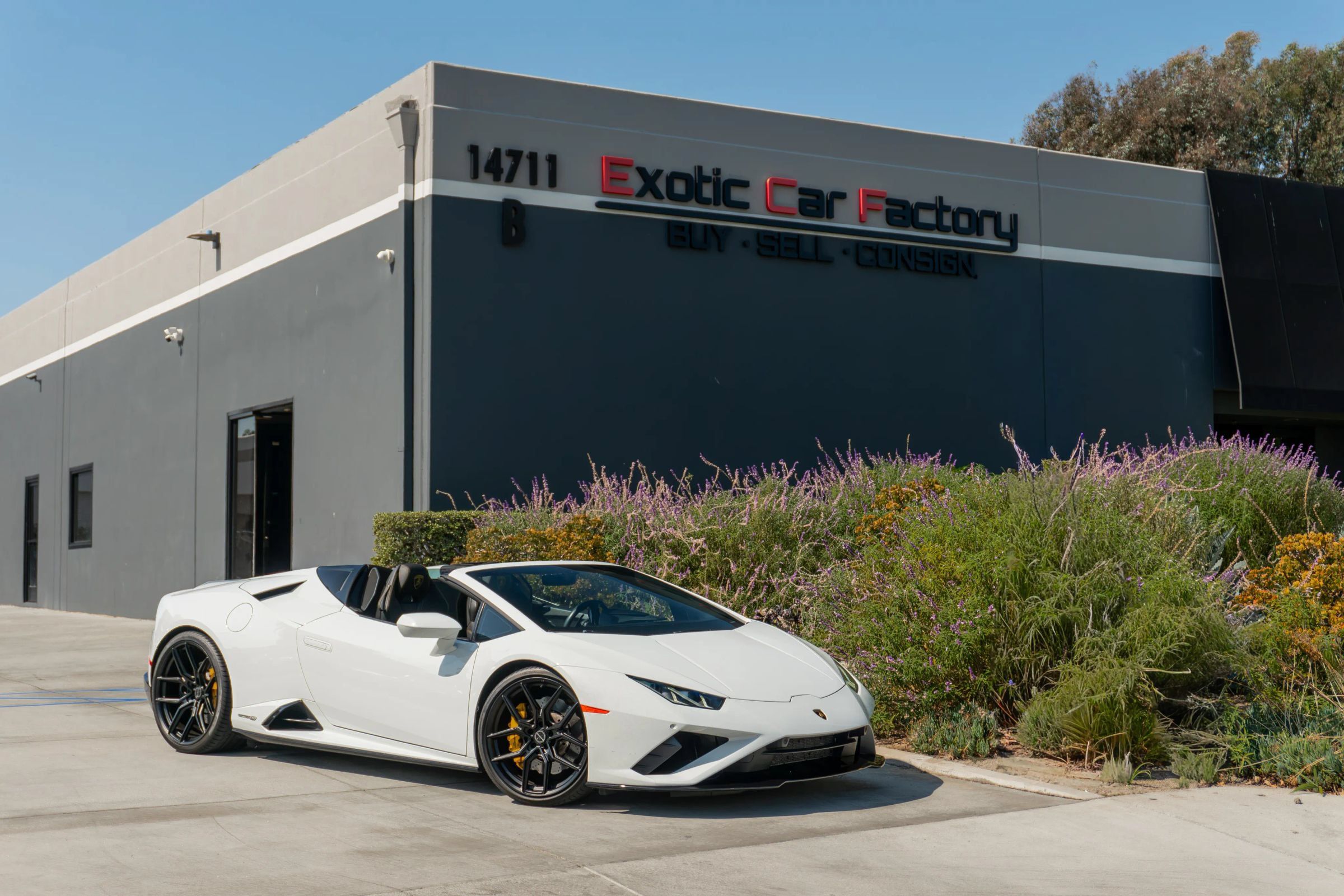 Used 2021 Lamborghini Huracan EVO RWD image 1