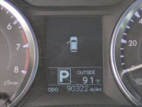 Used 2015 Toyota Highlander Plus FWD image 4