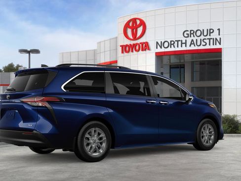 New 2026 Toyota Sienna XLE image 10