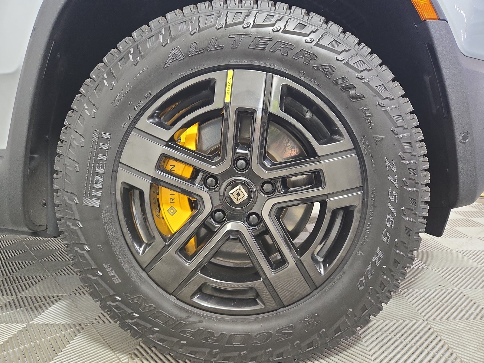 Used 2022 Rivian R1S Launch Edition Quad AWD/4WD image 11