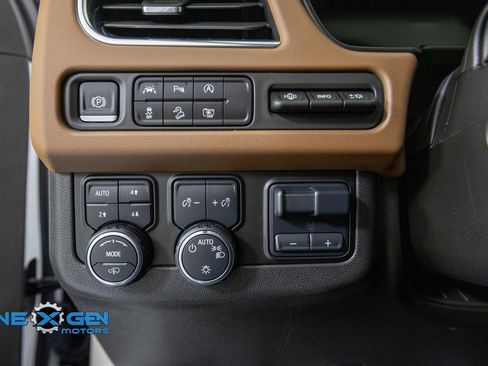 Used 2023 Chevrolet Tahoe High Country AWD/4WD image 13
