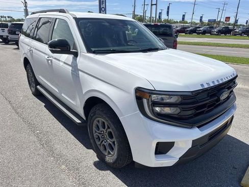 New 2026 Ford Expedition Active image 3