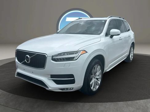 Used 2018 Volvo XC90 T6 Momentum w/ Momentum Plus Package AWD/4WD image 5