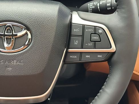 New 2026 Toyota Highlander Platinum AWD/4WD image 30