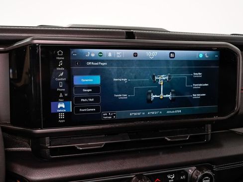 Used 2024 Jeep Gladiator Rubicon w/ Technology Group image 17