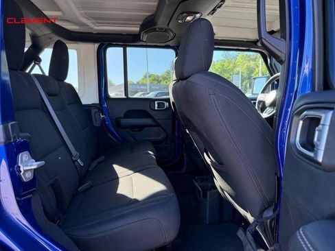 Used 2018 Jeep Wrangler Unlimited Sahara w/ Safety Group AWD/4WD image 12
