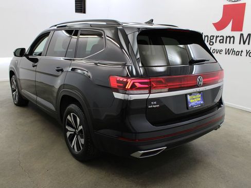 Used 2024 Volkswagen Atlas SE AWD/4WD image 3