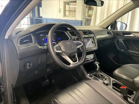 Used 2023 Volkswagen Tiguan SE image 7