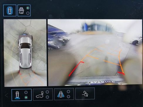 Used 2025 GMC Acadia Elevation image 32