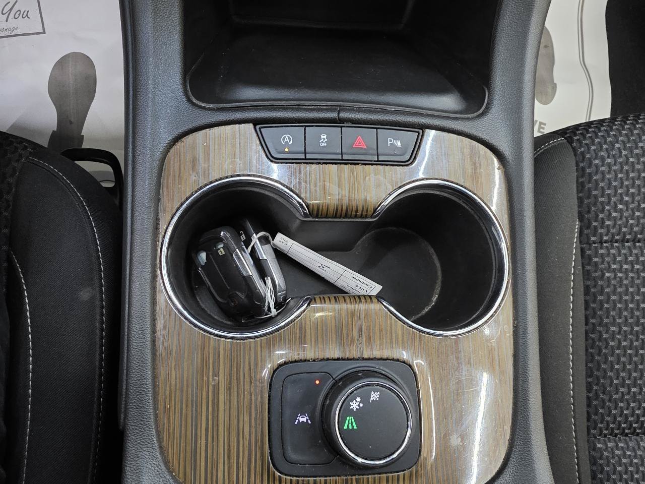 Used 2022 GMC Acadia SLE FWD image 35