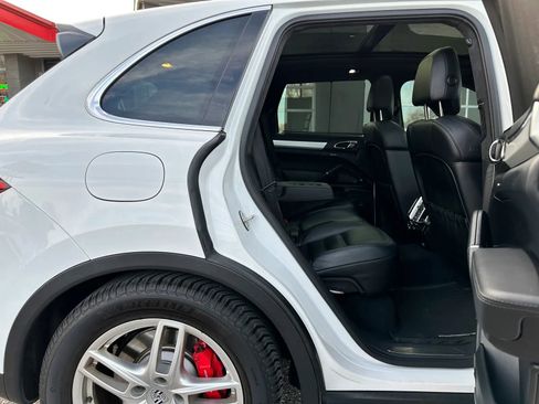Used 2013 Porsche Cayenne Turbo image 20