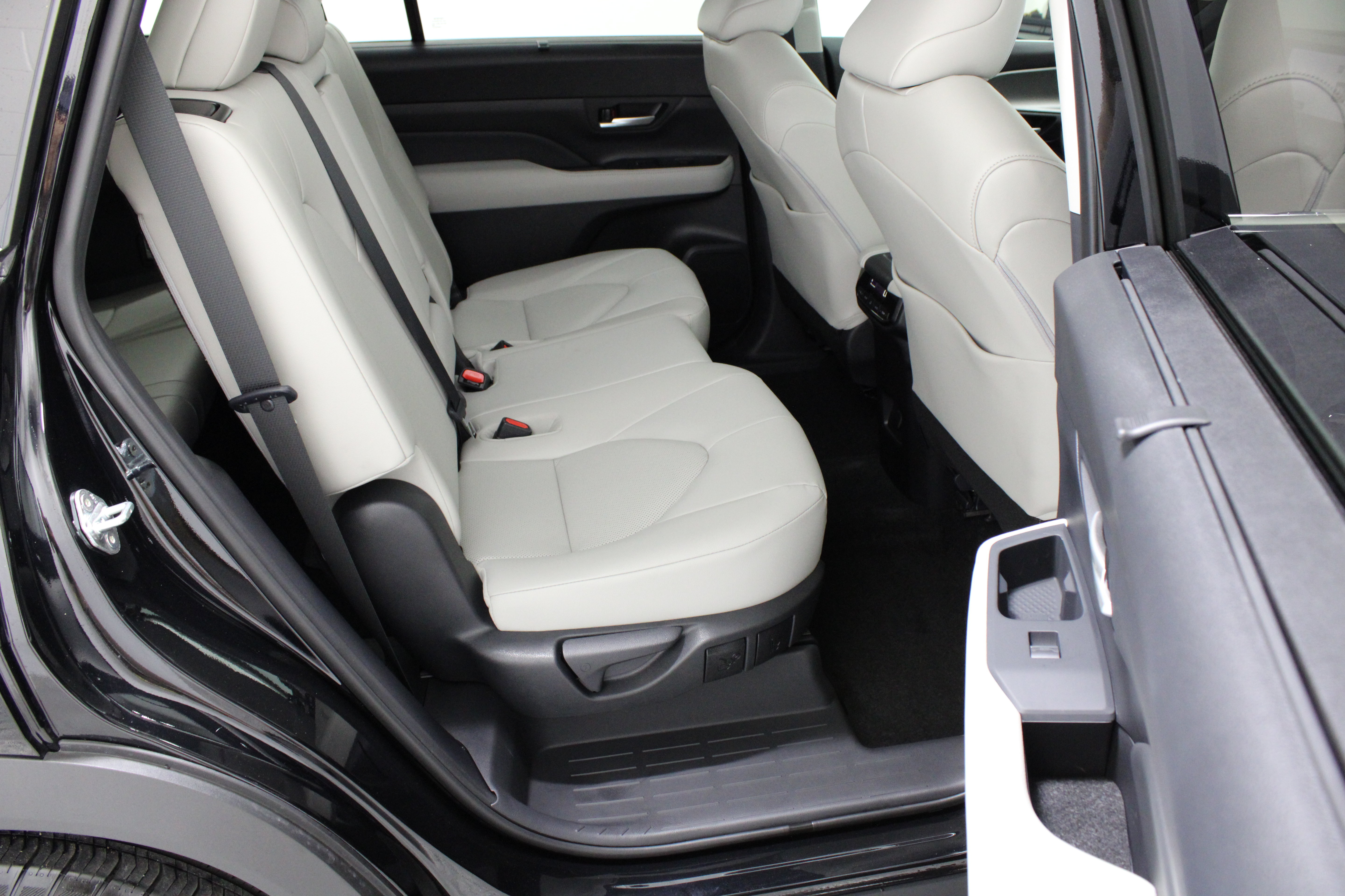 Used 2026 Toyota Grand Highlander AWD image 37