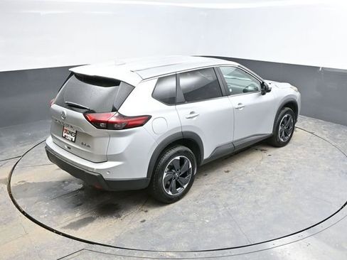 Used 2024 Nissan Rogue SV image 43