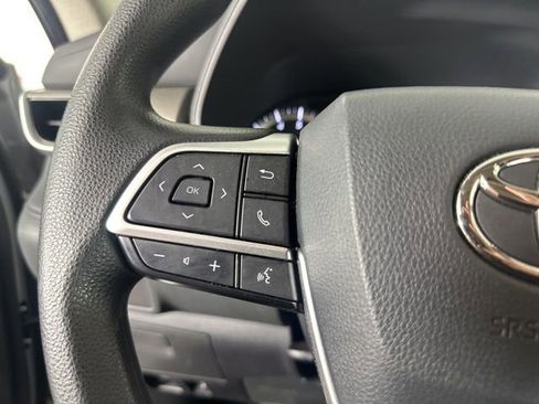 Used 2023 Toyota Highlander L image 12