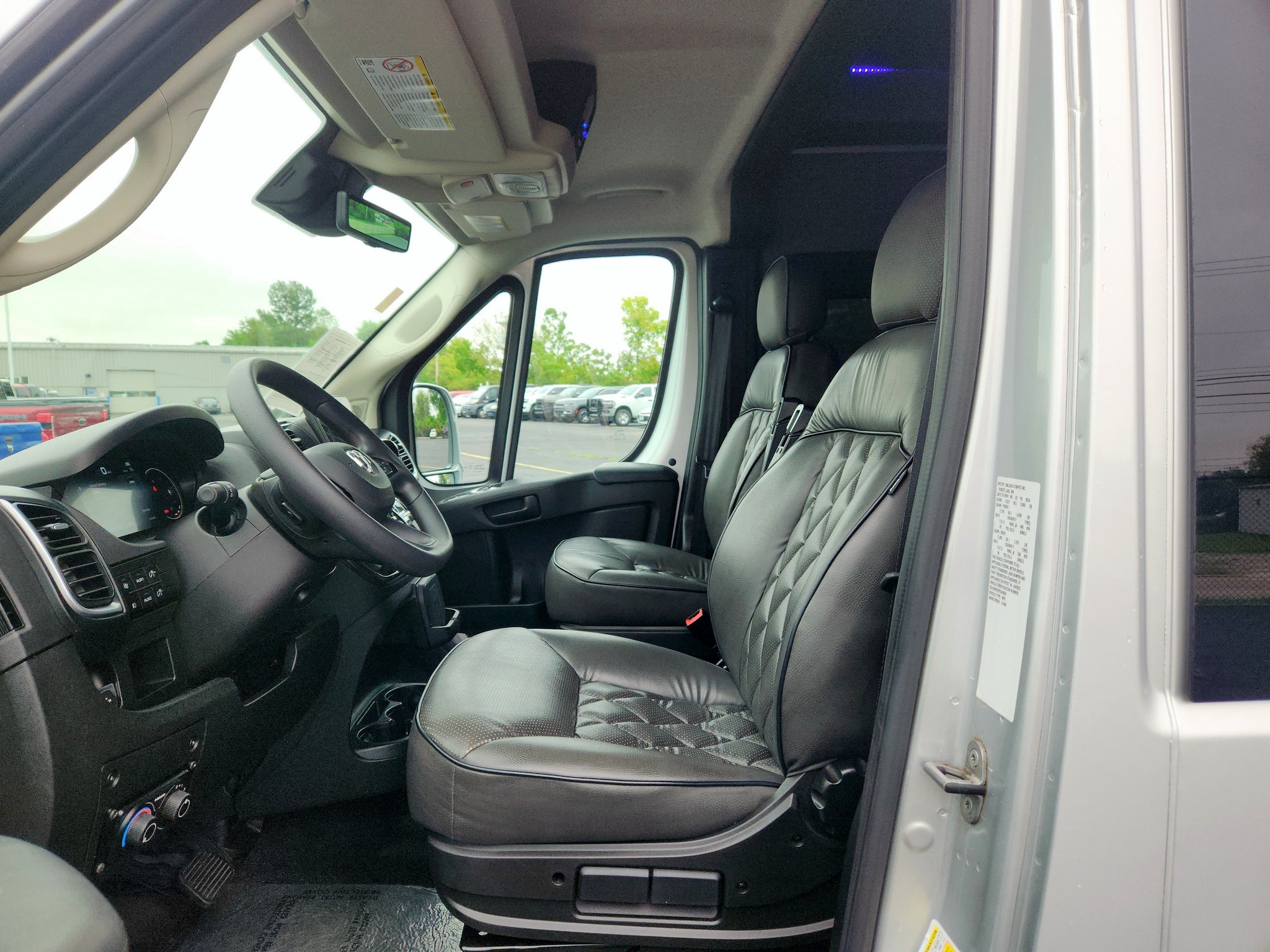 Used 2023 RAM ProMaster 2500 w/ Premium Convenience Group (B) FWD image 20