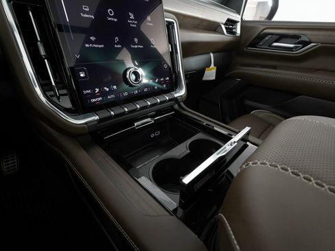 Used 2025 GMC Yukon Denali Ultimate image 29