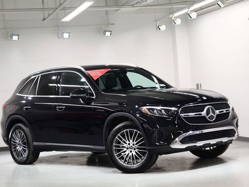 Certified 2025 Mercedes-Benz GLC 300 4MATIC image 2