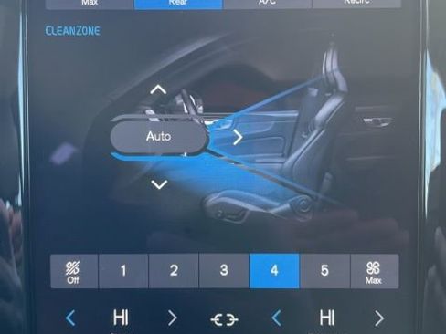 Certified 2025 Volvo XC60 B5 Core image 19