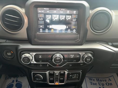 Used 2018 Jeep Wrangler Unlimited Sport S AWD/4WD image 23