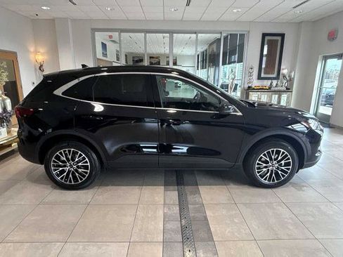 Certified 2026 Ford Escape SE FWD image 2