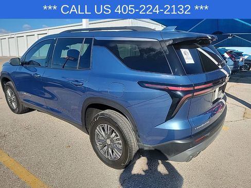 Used 2025 Chevrolet Traverse LT image 7