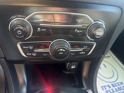 Used 2018 Dodge Charger SXT w/ Blacktop Package image 42